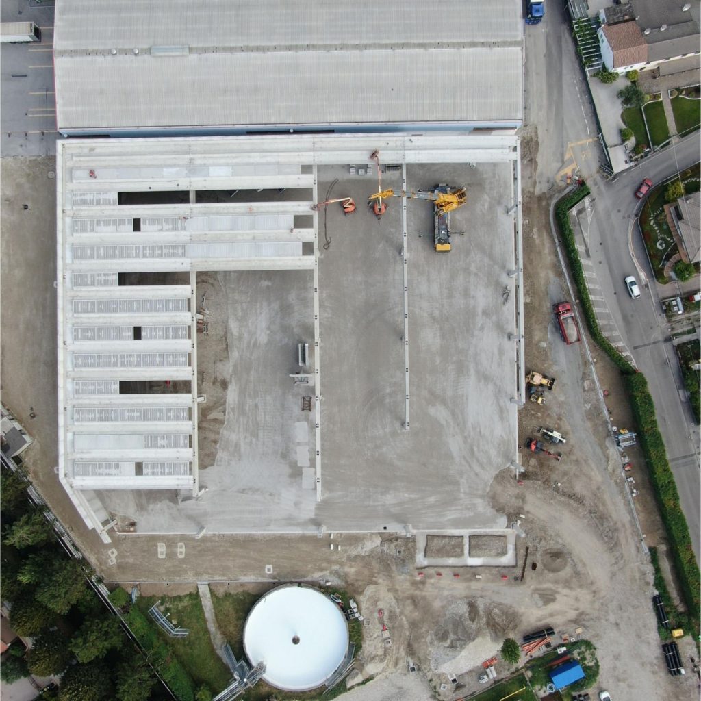 In realizzazione nuovo edificio di 6500 mq con copertura asso 500 a Carmignano di Brenta http://www.sipeprefabbricati.it/ #sipeprefabbricati #sipesocietàindustriale #gruppoicm #prefabbricati #produzioneitaliana