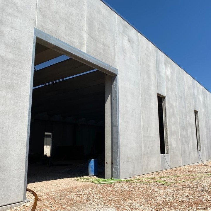 In ultimazione nuovo fabbricato industriale di 1000 mq con copertura microshed e manto in alluminio integrale a Vigonovo (VE). https://lnkd.in/gZJfwScm https://lnkd.in/gZJfwScm #sipeprefabbricati #sipesocietàindustriale #gruppoicm #prefabbricati #produzioneitaliana