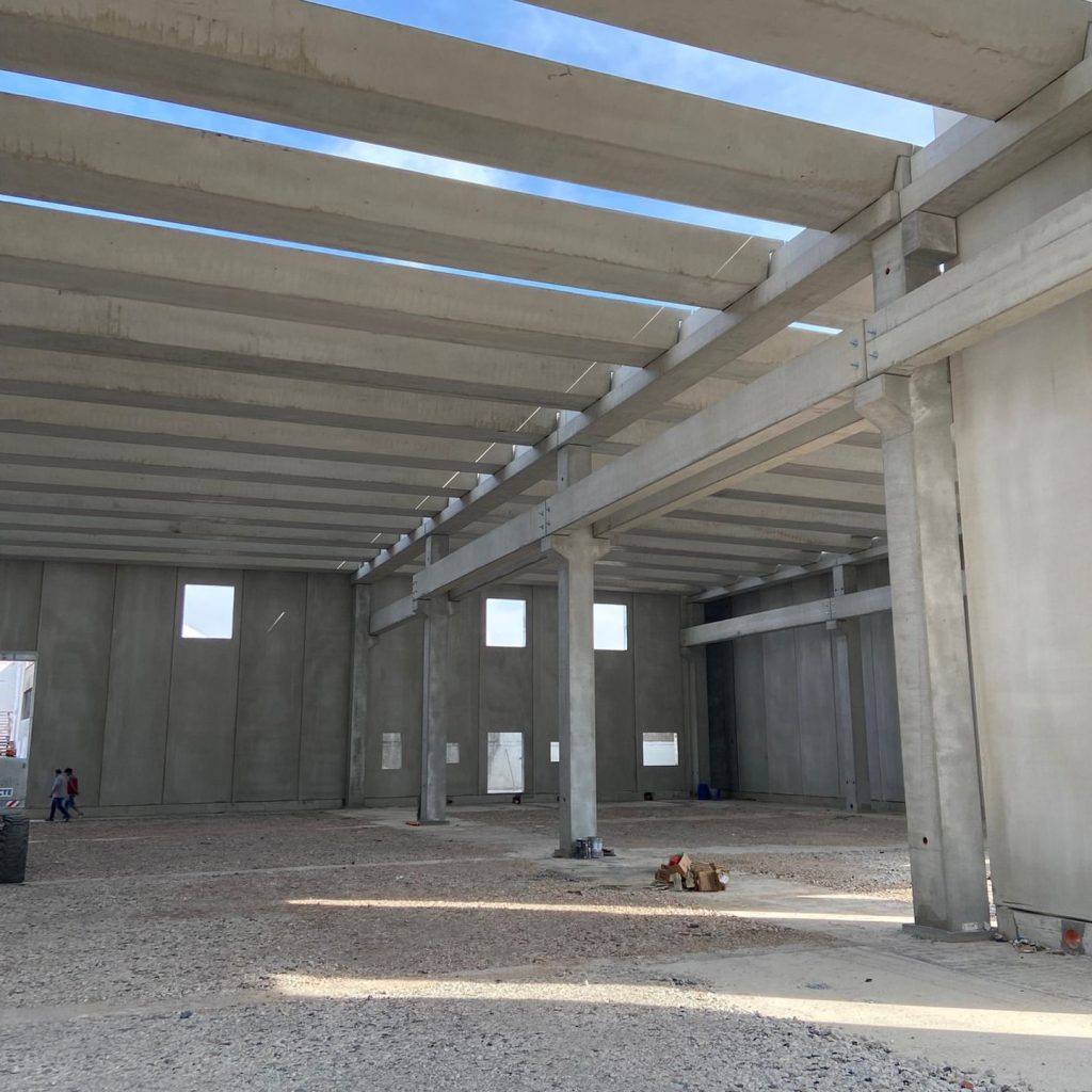 Nuovissimo edificio con travi via di corsa carroponte e copertura microshed con manto in alluminio integrale a Creazzo (VI). https://lnkd.in/gZJfwScm #sipeprefabbricati #sipesocietàindustriale #gruppoicm #prefabbricati #produzioneitaliana